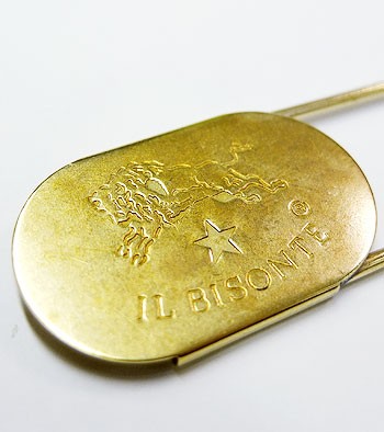 IL BISONTE（イルビゾンテ） アクセサリー 真鍮ピン（かぶとピン