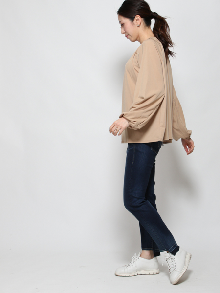 【関税込み】Blumarine ベージュ グラフィック 長袖トップス Blumarine floral-print Ruched Top | Black | FARFETCH JO