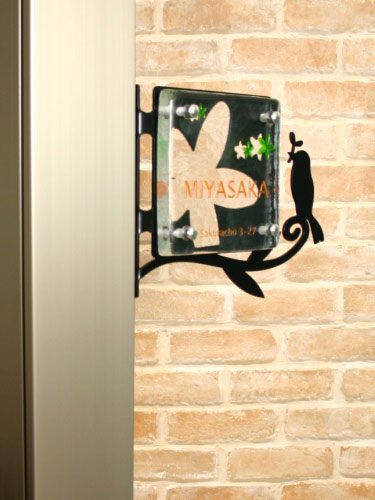 機能門柱フレーム表札GHO-KM-01「幸せの鳥」（2色目込み価格）