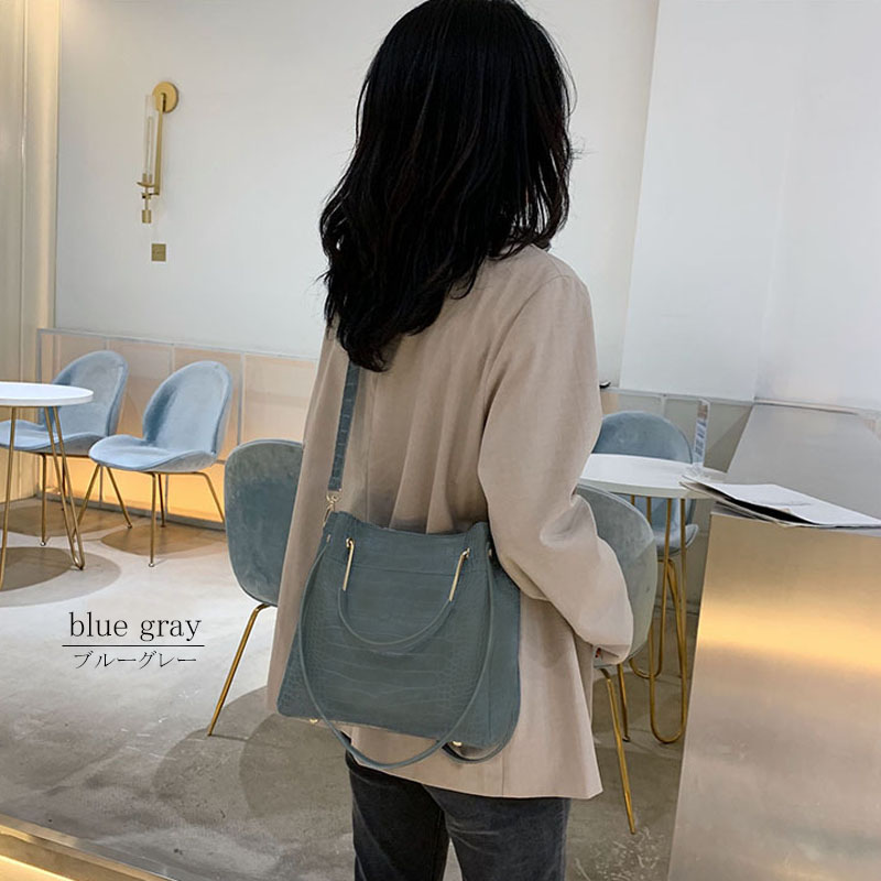 L&KONDO 花柄エンボス加工の黒ショルダーバッグ
