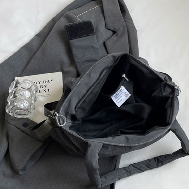 ショルダーバッグ 軽い 大容量 斜め掛けリボン型 ファスナー マジックテープ おしゃれ バッグ リボン 夏 2way 大きめ |  | 17