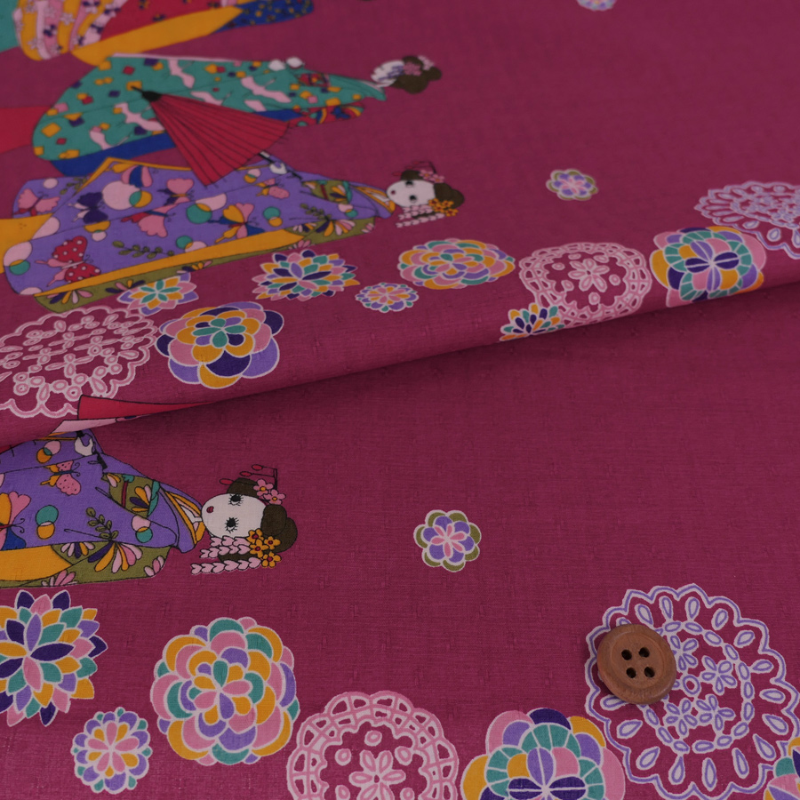 和風コットン生地・舞妓さんのおでかけ(赤紫) 10cm単位 切り売り | 