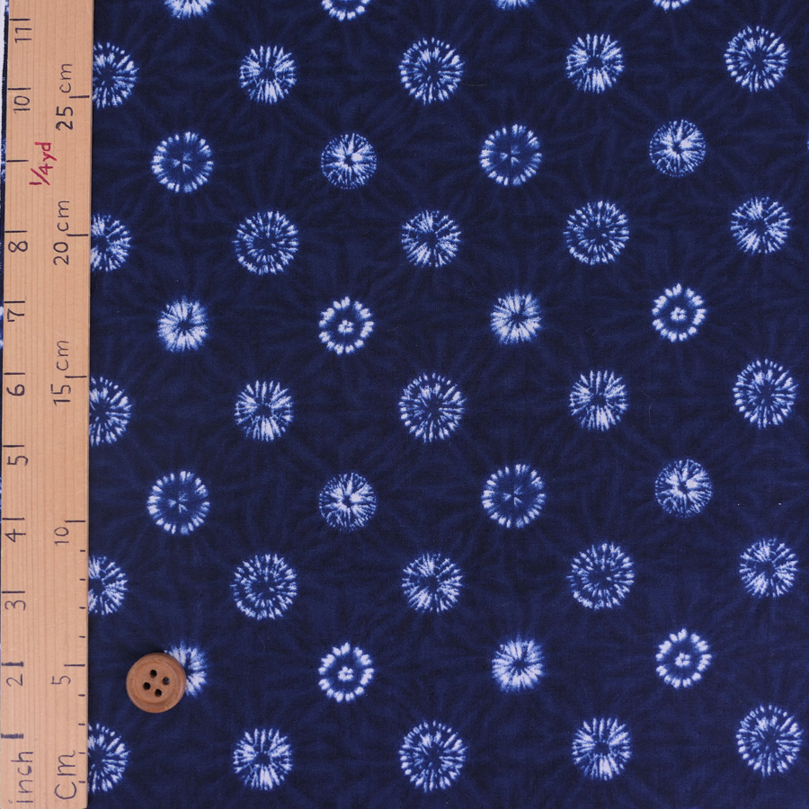 和柄コットン生地 丸しぼりの菊花柄(藍色) 10cm単位 切り売り |  | 02