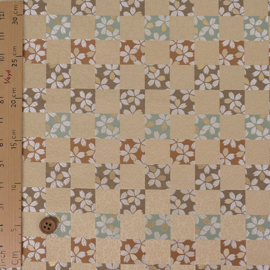 金襴生地(金らん) 市松にのぞく桜(ベージュ)...の詳細画像2