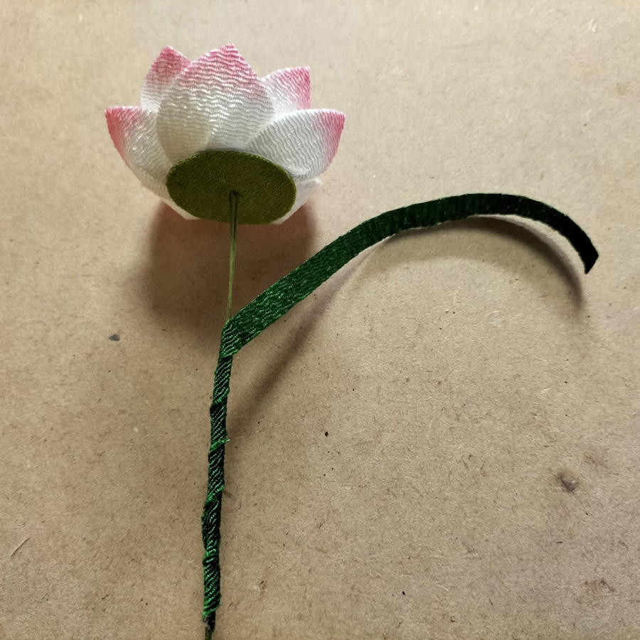 ちりめん細工キット 小さな仏花・蓮の花（お盆のお飾り） : 布がたり