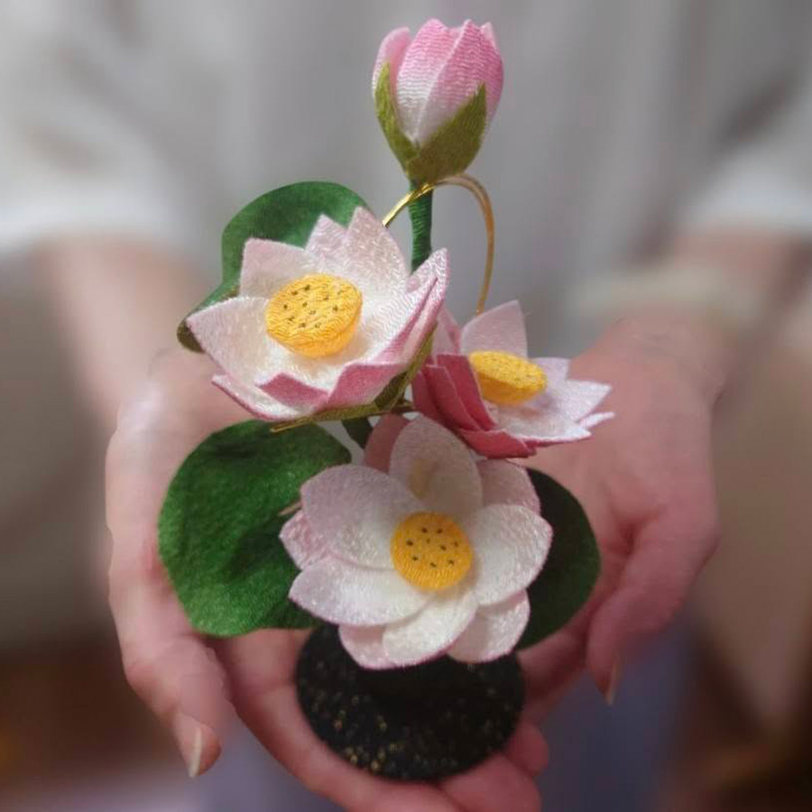 ちりめん細工キット 小さな仏花・蓮の花（お盆のお飾り） : 布がたり