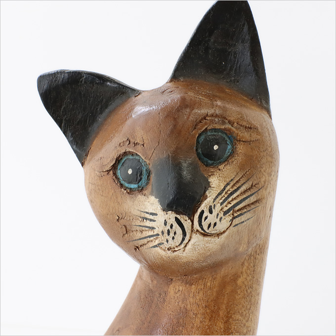 木彫の猫 手作り 箱から顔を出している猫 キューブ - メルカリ