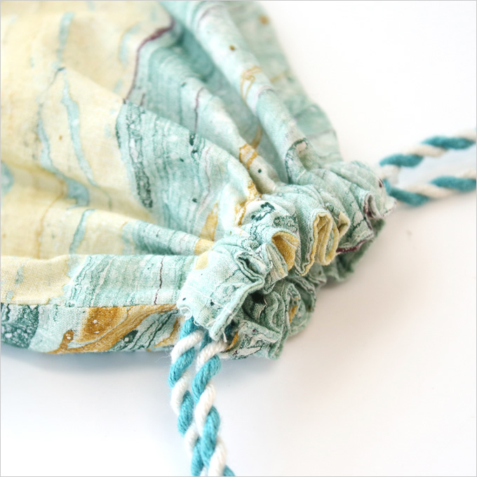 まるころ巾着 マーブルプリント ポーチ 巾着 収納 軽い 軽量 手作り