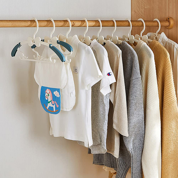 10本セット 多機能ハンガー おしゃれ かわいい すべり止めハンガー クローゼットハンガー ハンガー 乾きやすい 乾湿両用 伸縮式 子供用ハンガー 小物掛け 洗濯ハンガー 洗濯用ハンガー 物干しハンガー 肩幅調節 衣類ハンガー 衣類収納 連結フック付き 防風フック 頑丈 高