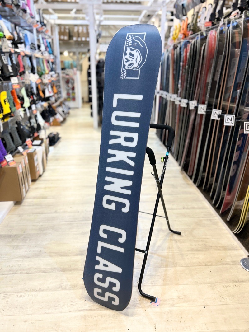 即納】 メンズ スノーボード 板 型落ち LURKING CLASS GOOD TIME BAD