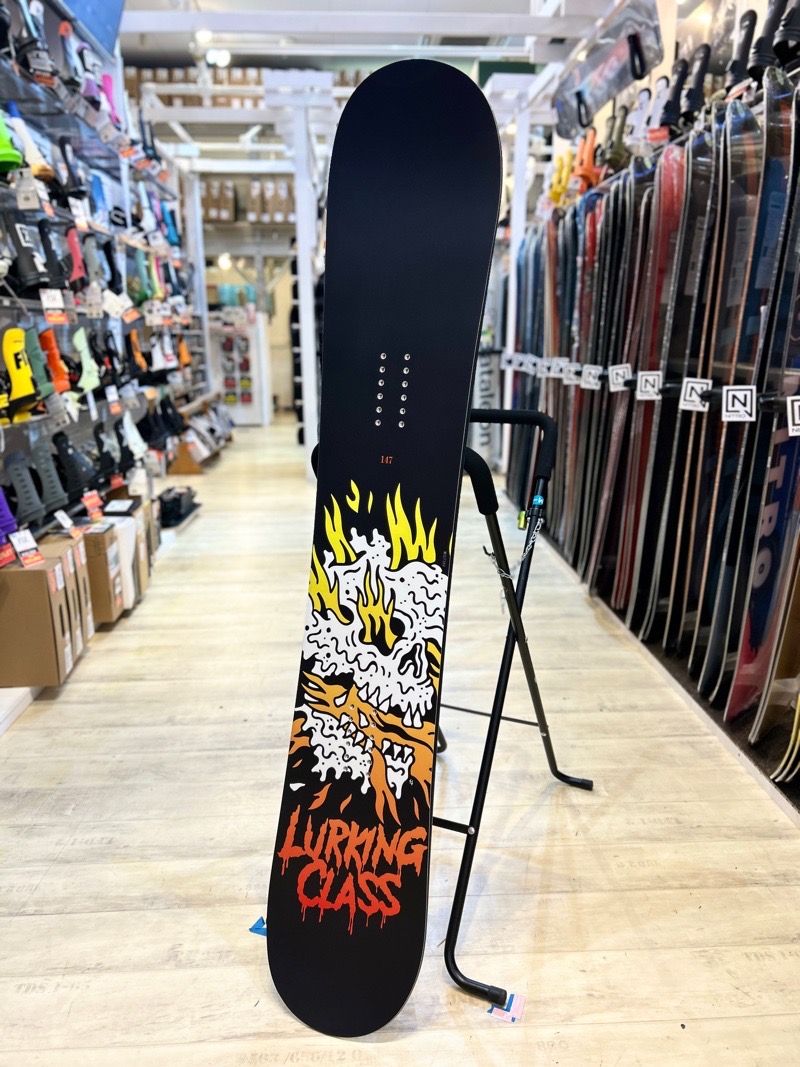 LURKING CLASS FIRE SKULL 153 スノーボード　グラトリ ラスト1点】メンズ スノーボード 板 型落ち LURKING CLASS FIRE SKULL