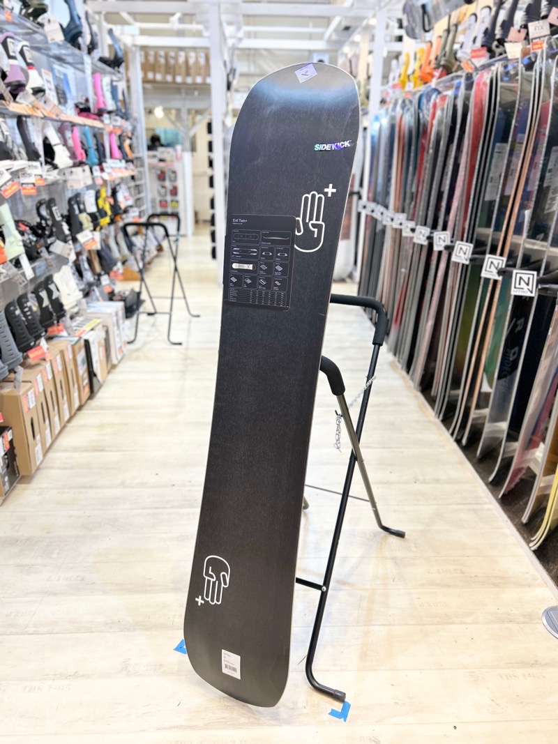 ラスト1点】メンズ スノーボード 板 型落ち Bataleon Evil Twin Plus