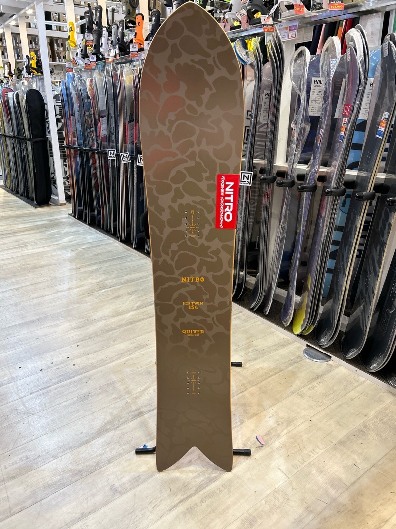 即納】メンズ スノーボード 板 149wcm NITRO FIN TWIN ナイトロ フィン