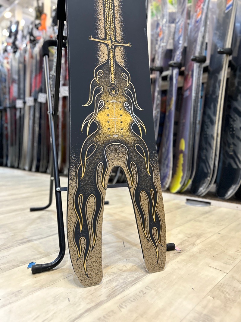 即納】メンズ スノーボード 板 166cm NITRO STILETTO X DREW HICKEN
