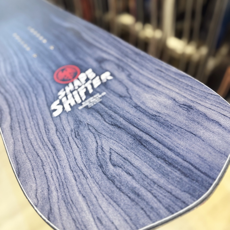 希少knuckle puck 2枚COPACETIC/SHAPESHIFTER ラスト1点】メンズ スノーボード 板 型落ち NEVER SUMMER SHAPESHIFTER