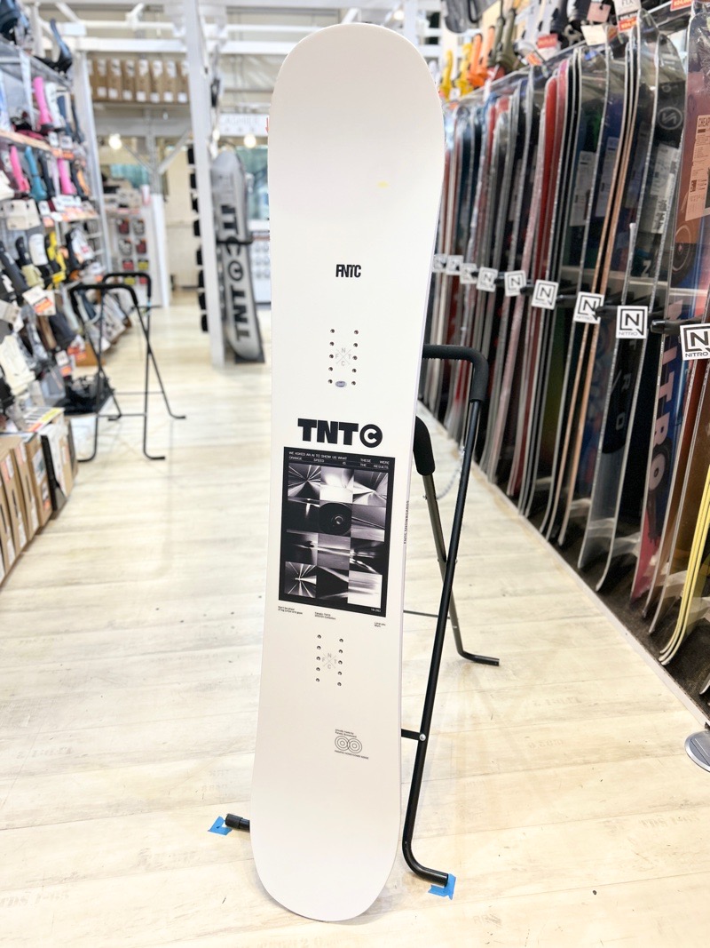 50％OFF 【即納】 メンズ スノーボード 板 型落ち FNTC TNT C