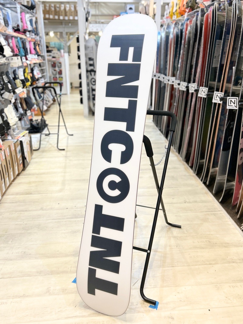 50％OFF 【即納】 メンズ スノーボード 板 型落ち FNTC TNT C