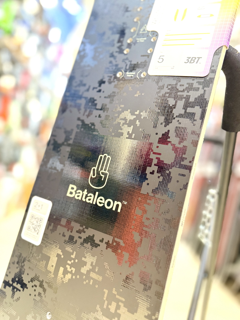 即納】 レディース スノーボード 板 型落ち Bataleon Whatever