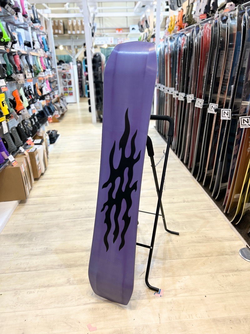 ラスト1点】メンズ スノーボード 板 型落ち YES EIKI 148cm 24-25