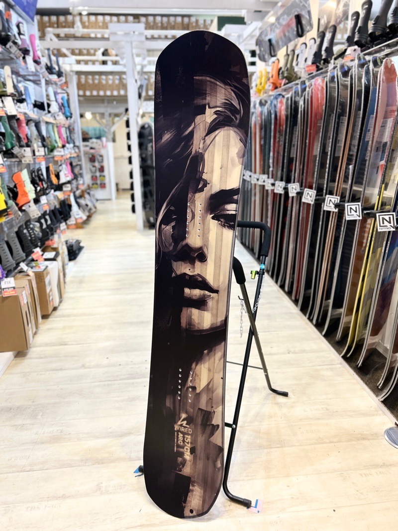ラスト1点】メンズ スノーボード 板 型落ち WIRED ARC 157cm 24-25