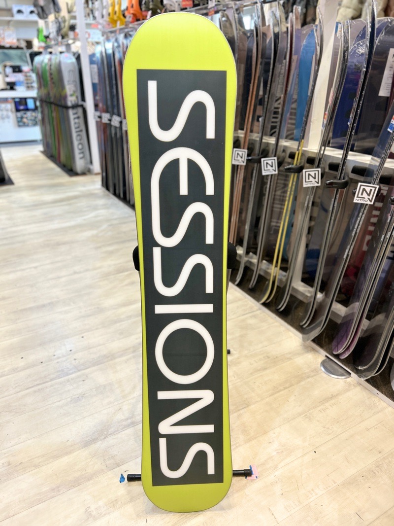 美品 SESSIONS SELECT PLUS 151㎝ SALOMON ２点 ラスト1点】メンズ スノーボード 板 型落ち SESSIONS SELECT PLUS