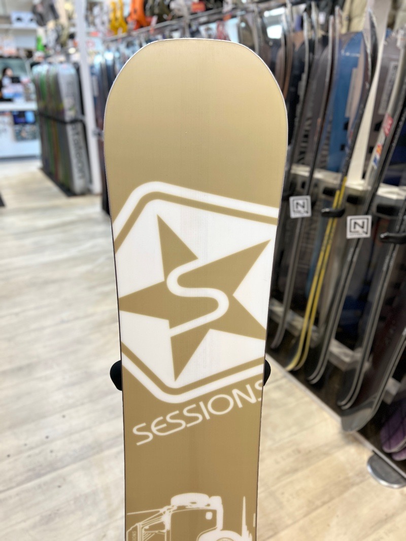 ラスト1点】メンズ スノーボード 板 型落ち SESSIONS RIOT PLUS 147cm