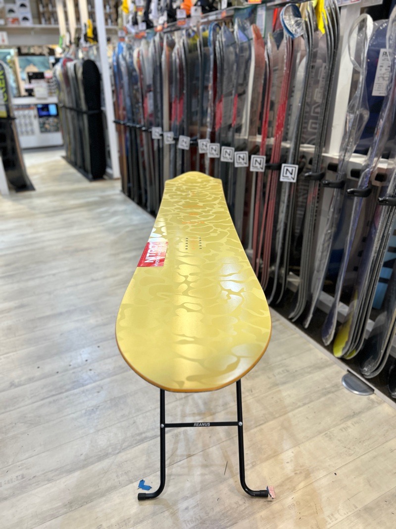 即納】メンズ スノーボード 板 157wcm NITRO POW ナイトロ パウ 25-26