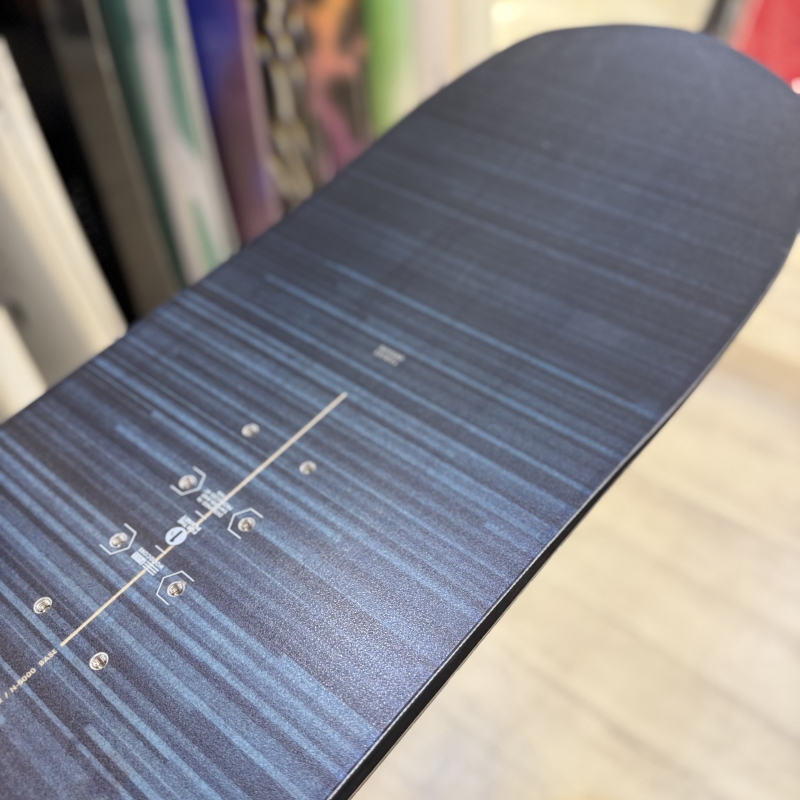 NIDECKER スノーボード、板（スノーボードシェイプ：ディレクショナル