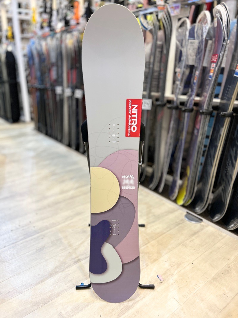 即納】レディース スノーボード 板 144cm NITRO NOVA ナイトロ ノヴァ