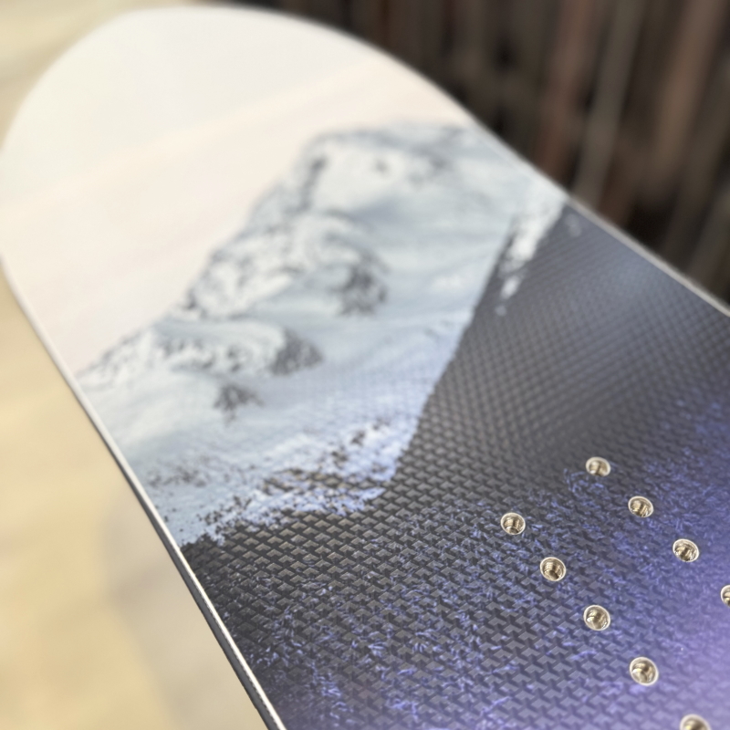 ラスト1点】レディース スノーボード 板 型落ち NEVERSUMMER LADY FR