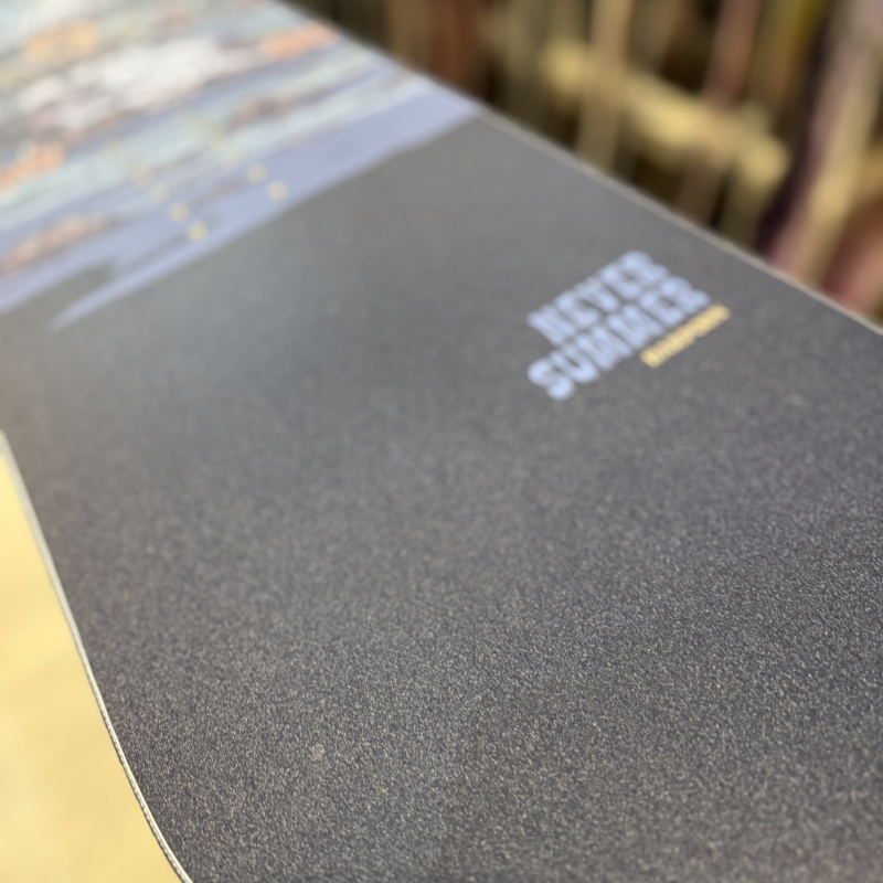 即納】 レディース スノーボード 板 型落ち NEVERSUMMER W's HARPOON