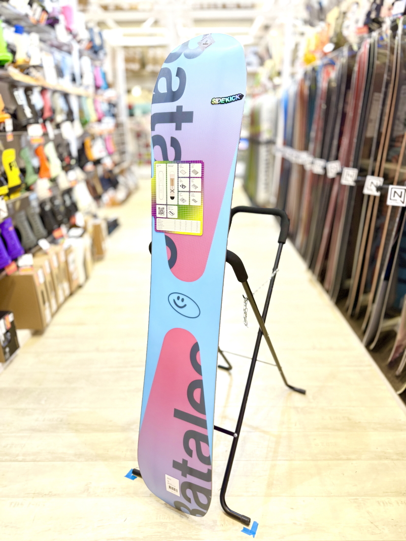 即納】 レディース スノーボード 板 型落ち Bataleon Distortia 143cm