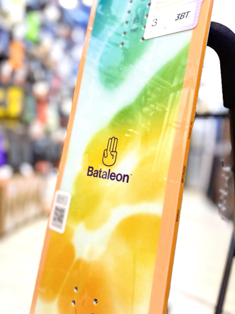 ラスト1点】レディース スノーボード 板 型落ち Bataleon Feelbetter