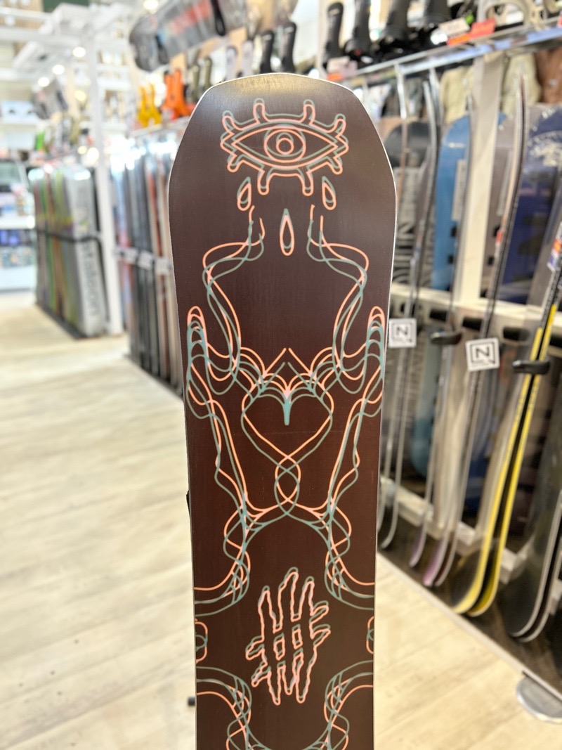 ラスト1点】レディース スノーボード 板 型落ち YES MENACE 149cm 24