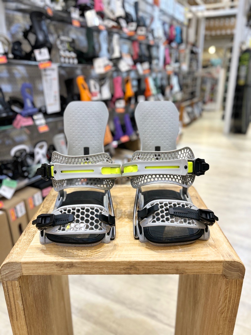 Bataleon Blaster FASE™ M/L グレー ビンディング 25-26 BATALEON BLASTER AW FASE カラー:TO GREY MLサイズ バタレオン