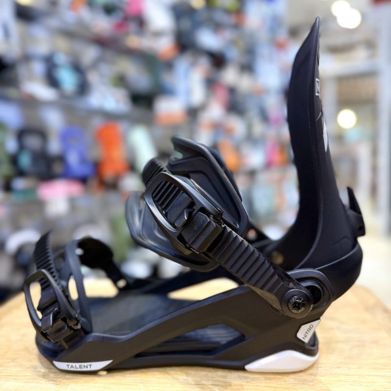スノボー　バイン　NITRO Mサイズ　新品　黒 25-26 NITRO TALENT カラー:Ultra Black Mサイズ ナイトロ メンズ