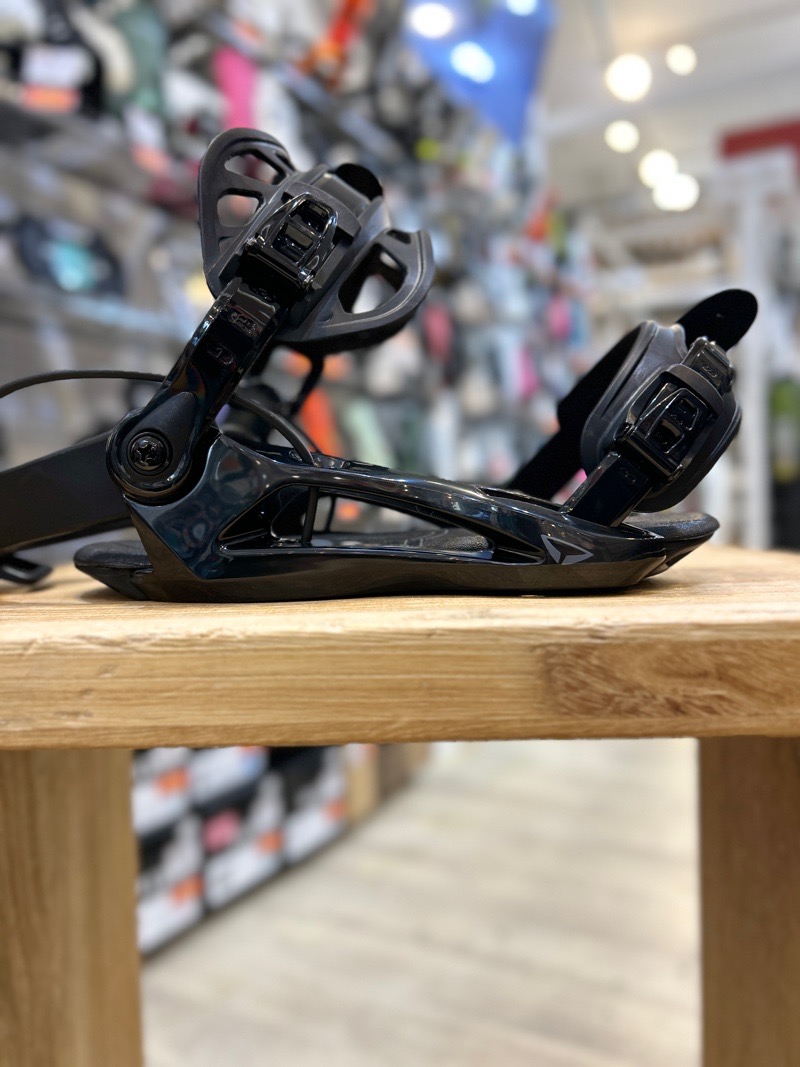 25-26 SP UNITED BASE + カラー:BLACK Mサイズ エスピー メンズ