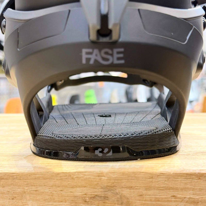 26-27 THIRTYTWO T32M FASE カラー:BLACK Sサイズサーティーツー