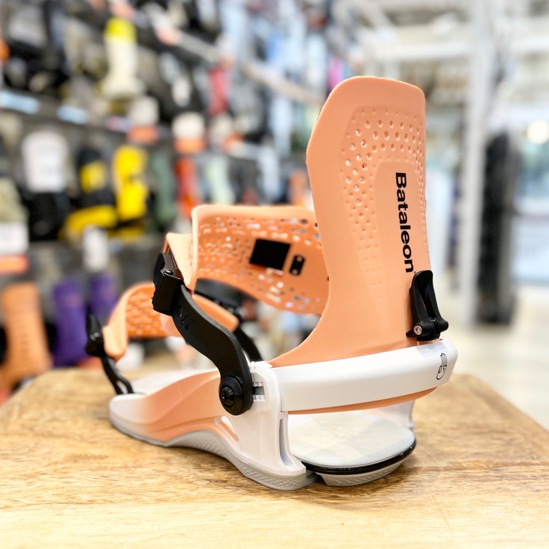 未使用　Bataleon バインディング　Donna Sサイズ　バタレオン 24-25 BATALEON Donna HW カラー:Coral Fade Sサイズバタレオン