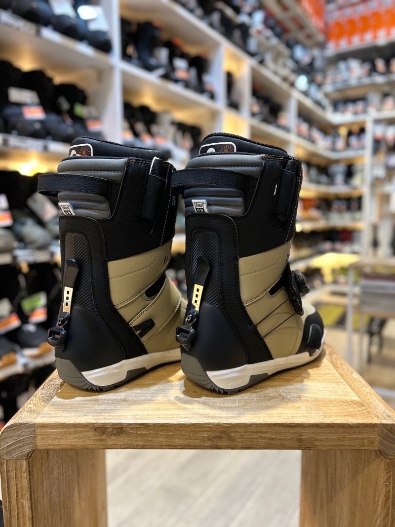 NITRO スノーボードブーツ 黒/ベージュ24.5cm 25-26 NITRO VENTURE STEP ON TLS カラー:Desert-Black 28.5cm