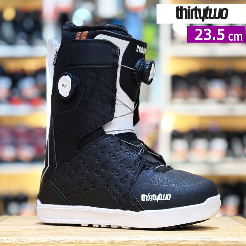 レディース スノーボードブーツ 25-26 THIRTYTWO WS LASHED DB VOLCOM カラー:BLACK 23.5cm サーティーツー  型落ち 日本正規品