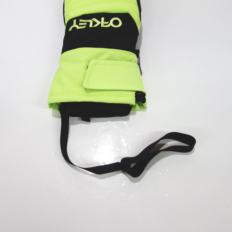 OAKLEY（オークリー） ◎24-25 OAKLEY OAKLEY B1B MITTEN カラー:LIGHT