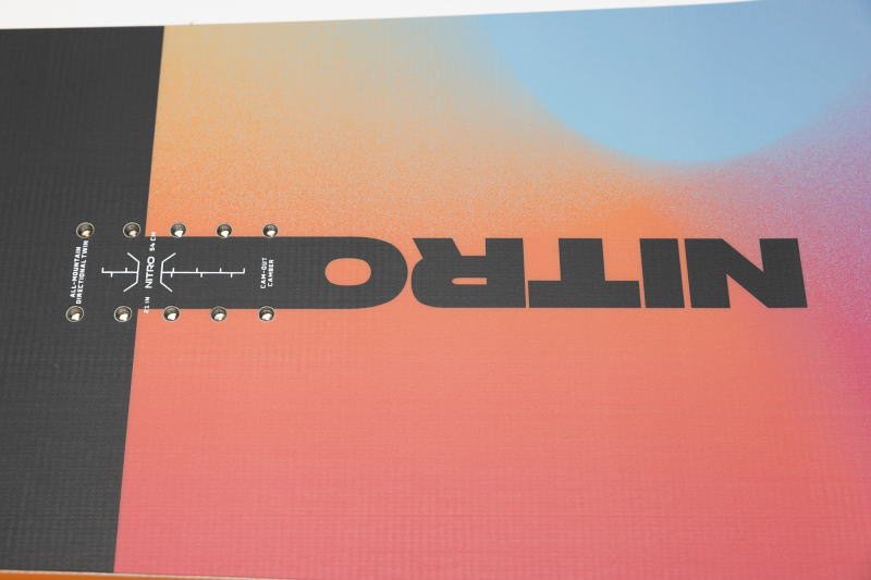 即納】 メンズ スノーボード 板 型落ち NITRO PRIME CHROMA CAM-OUT