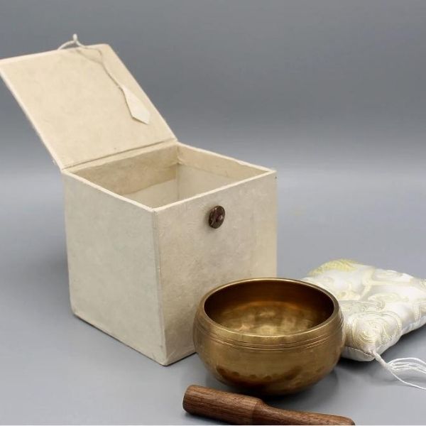 職人手づくり/完全ハンドメイド　シンギングボール　ネパール Amazon.co.jp: シンギングボウル おりん セット ネパール 手打ち