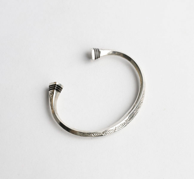 TUAREG JEWELRY トゥアレグジュエリー A11 バングル TUAREG JEWELRY トゥアレグ ジュエリー バングル A11 : O.L.D - 通販