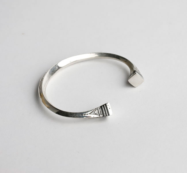 TUAREG JEWELRY トゥアレグジュエリー A11 バングル TUAREG JEWELRY トゥアレグ ジュエリー バングル A11 : O.L.D - 通販