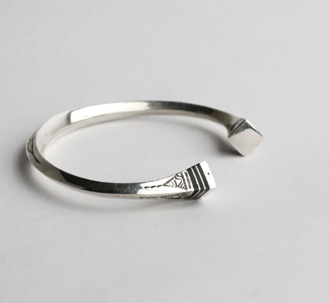 TUAREG JEWELRY トゥアレグ ジュエリー バングル A11 : O.L.D - 通販
