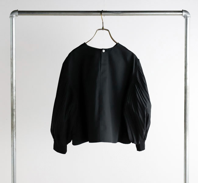 SALE30%OFF // mizuiro ind ミズイロインド プリーツパフスリーブプルオーバー 1-230103 SALE30%OFF // mizuiro ind ミズイロインド プリーツ
