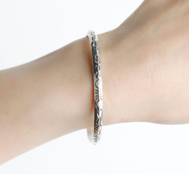 【レア美品】インディアンジュエリー シルバーバングル　トライアングル ナバホ indian jewelry インディアンジュエリー ナバホ シルバー925