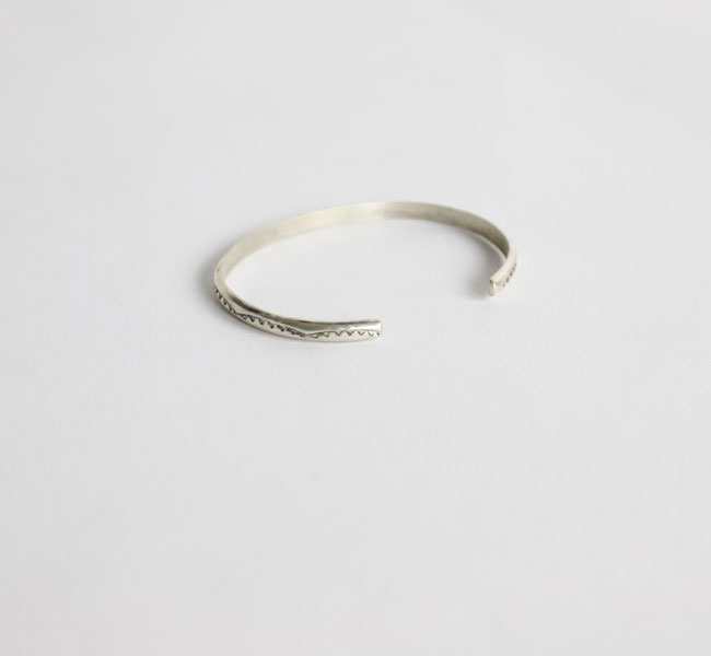indian jewelry インディアンジュエリー ナバホ シルバー925B バングル